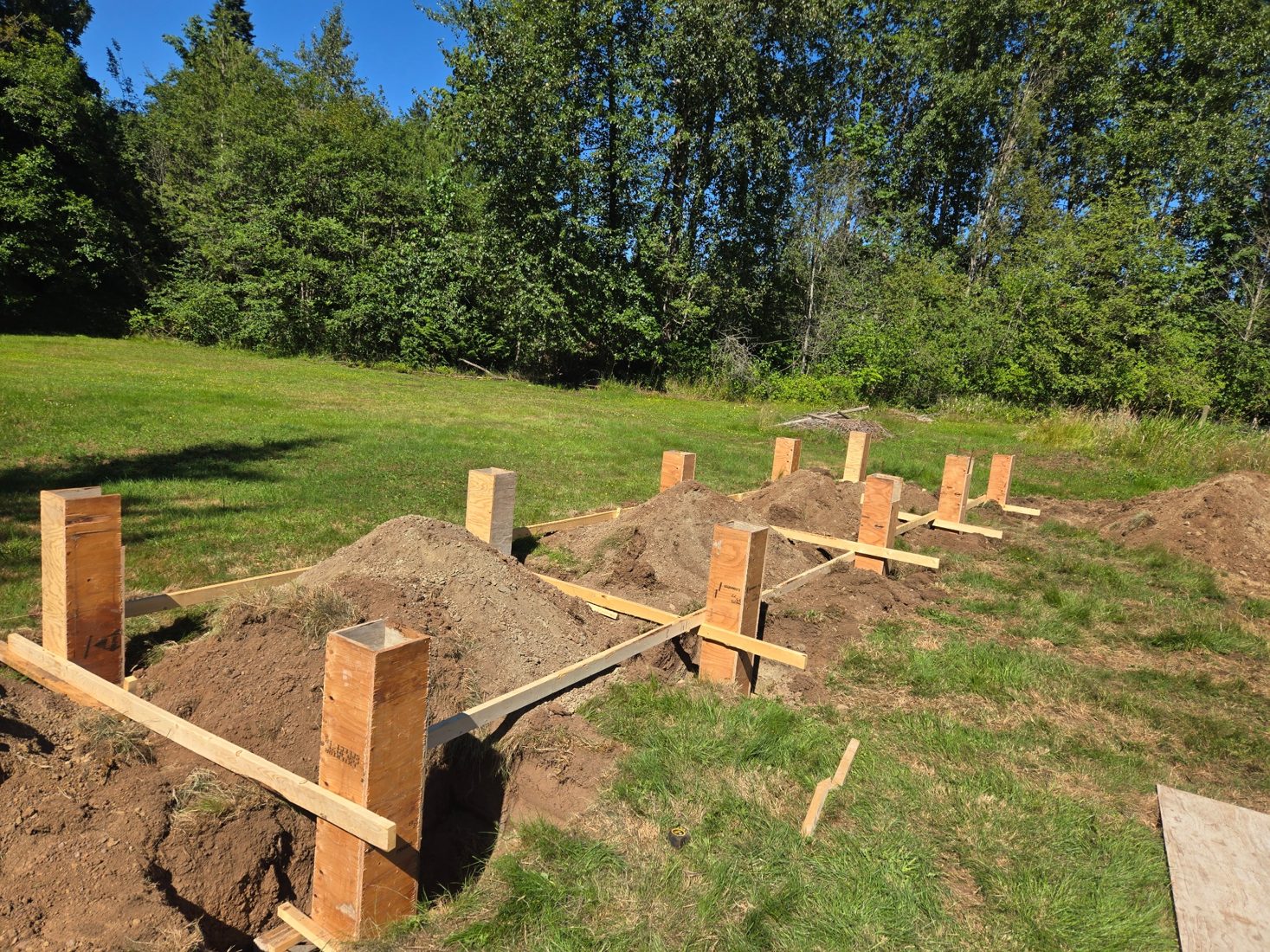 Ground-mounted solar array column footing forms